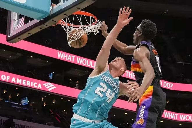 的凶狠扣杀 的凶狠扣杀